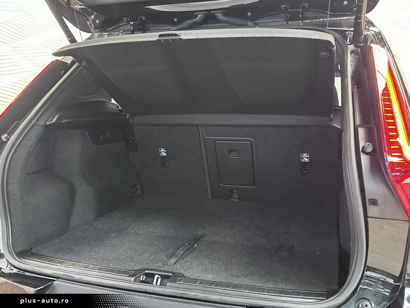 VOLVO T2 AUT PLUS-DARK H K PILOT ASSIST