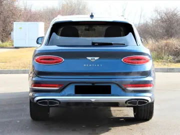 BENTLEY Bentayga 4.0 V8 EWB Azure 4WD FIRST PANO TV WEBA