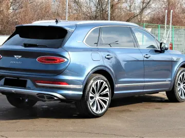 BENTLEY Bentayga 4.0 V8 EWB Azure 4WD FIRST PANO TV WEBA