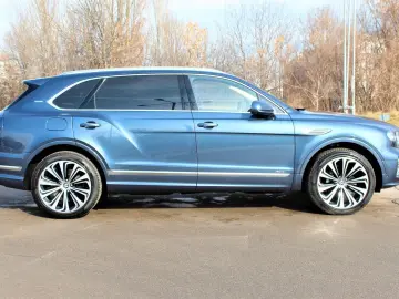 BENTLEY Bentayga 4.0 V8 EWB Azure 4WD FIRST PANO TV WEBA