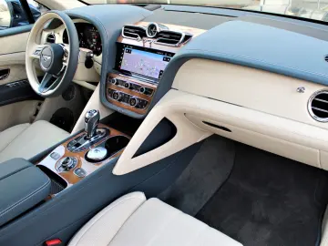 BENTLEY Bentayga 4.0 V8 EWB Azure 4WD FIRST PANO TV WEBA
