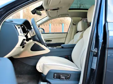 BENTLEY Bentayga 4.0 V8 EWB Azure 4WD FIRST PANO TV WEBA