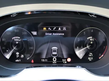 BENTLEY Bentayga 4.0 V8 EWB Azure 4WD FIRST PANO TV WEBA