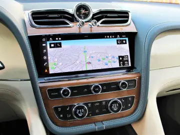 BENTLEY Bentayga 4.0 V8 EWB Azure 4WD FIRST PANO TV WEBA