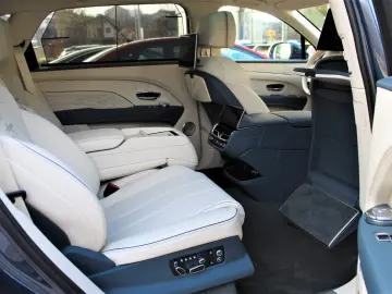 BENTLEY Bentayga 4.0 V8 EWB Azure 4WD FIRST PANO TV WEBA