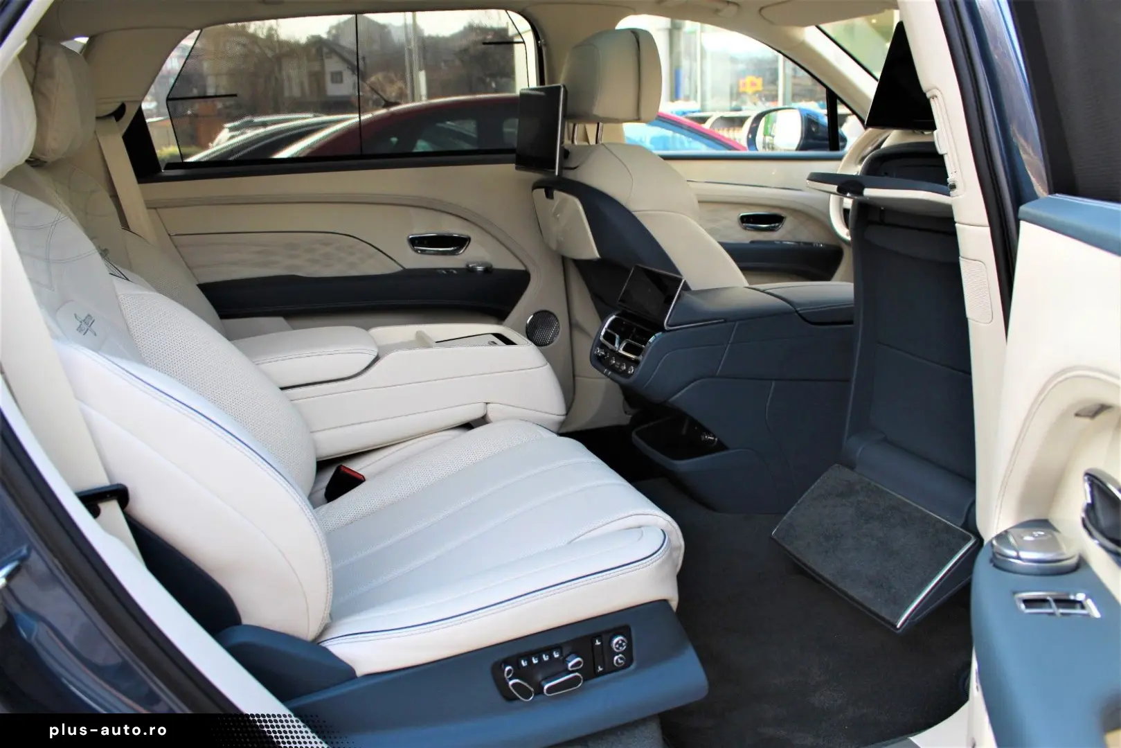 BENTLEY Bentayga 4.0 V8 EWB Azure 4WD FIRST PANO TV WEBA