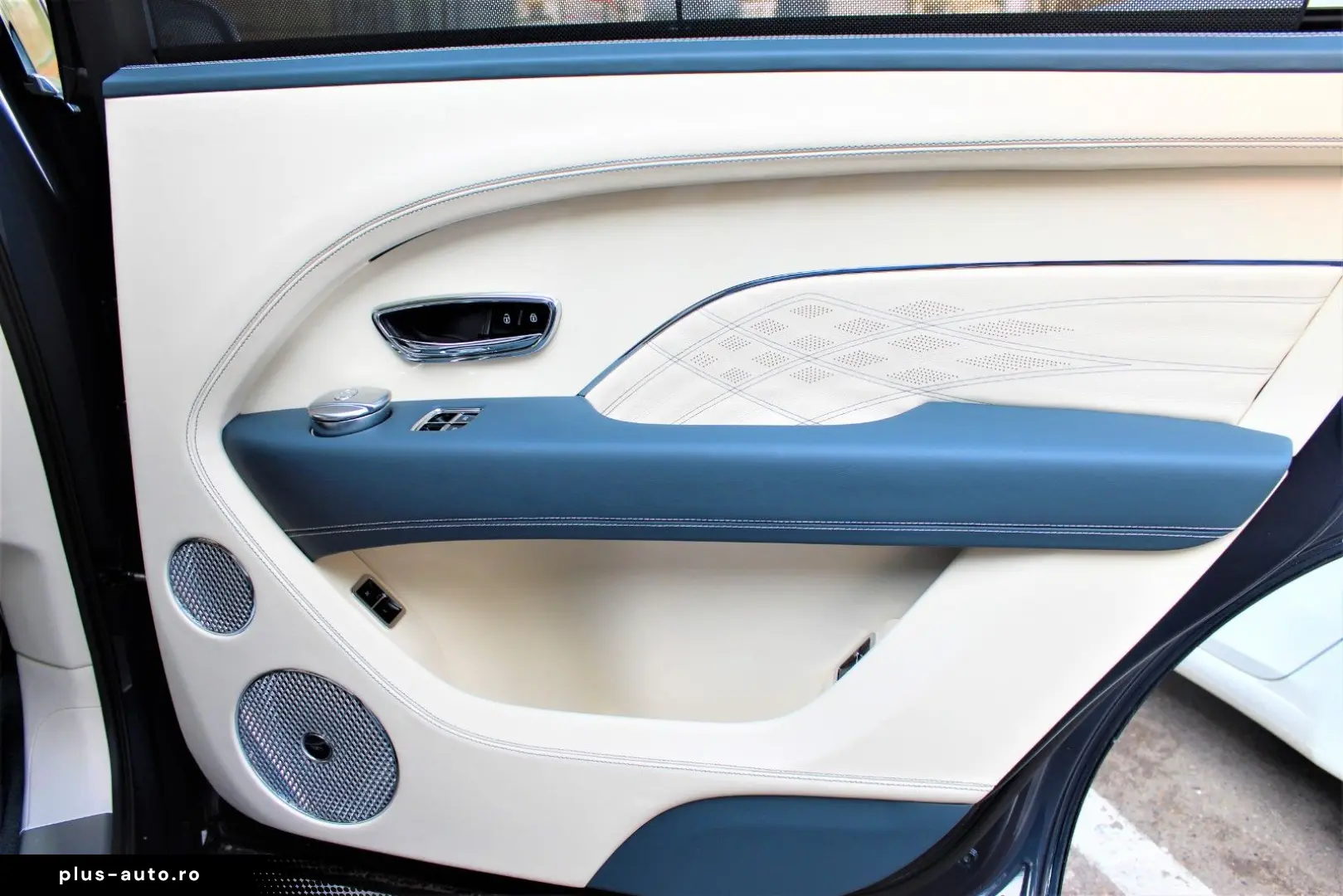BENTLEY Bentayga 4.0 V8 EWB Azure 4WD FIRST PANO TV WEBA