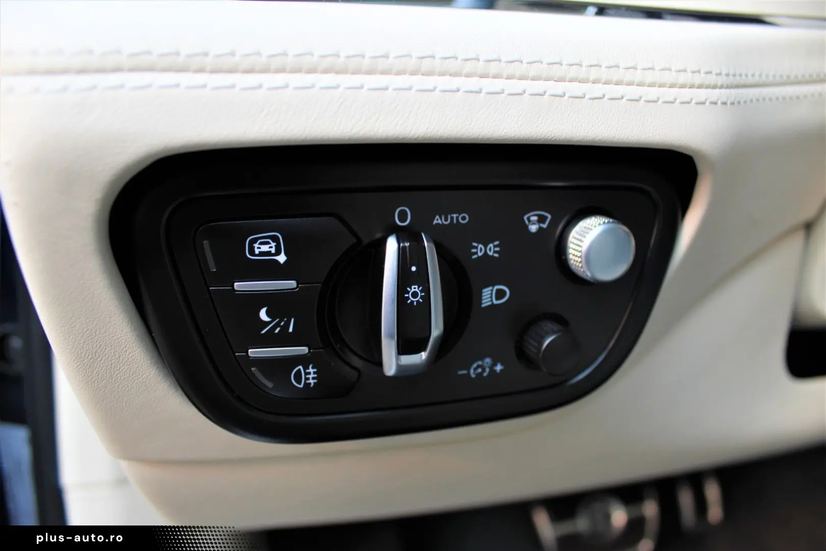 BENTLEY Bentayga 4.0 V8 EWB Azure 4WD FIRST PANO TV WEBA