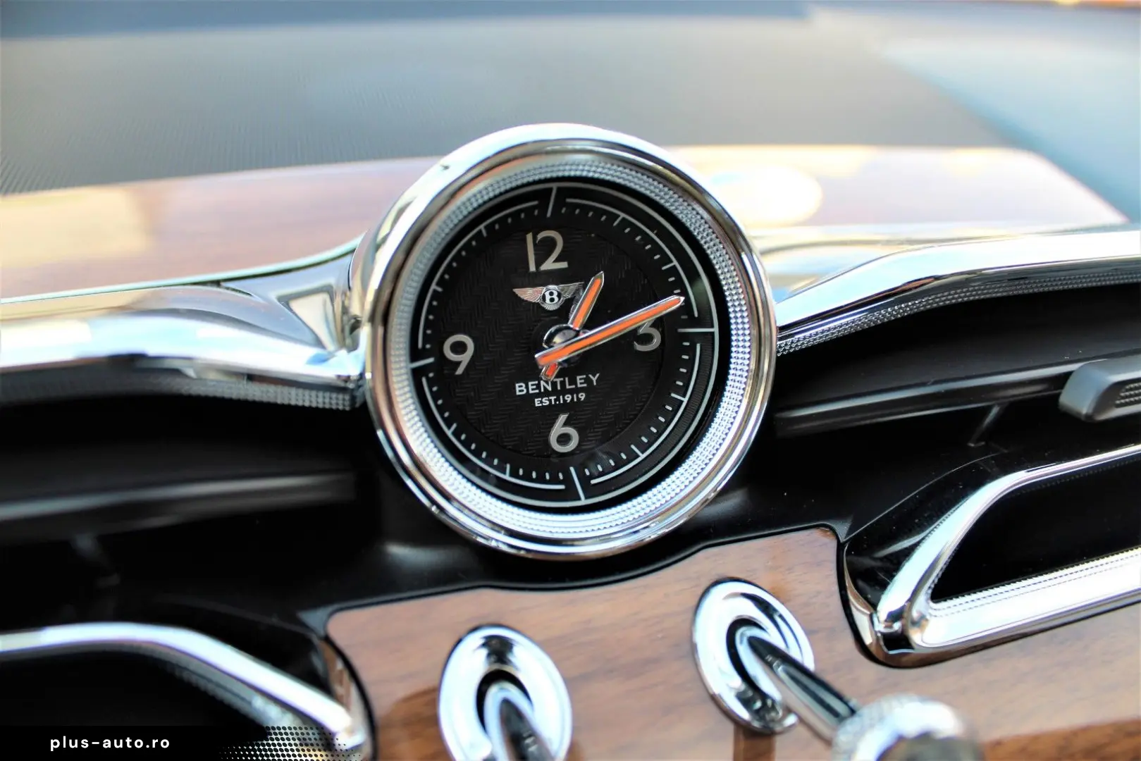 BENTLEY Bentayga 4.0 V8 EWB Azure 4WD FIRST PANO TV WEBA