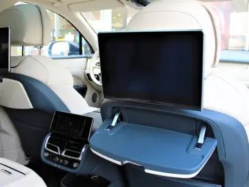 BENTLEY Bentayga 4.0 V8 EWB Azure 4WD FIRST PANO TV WEBA