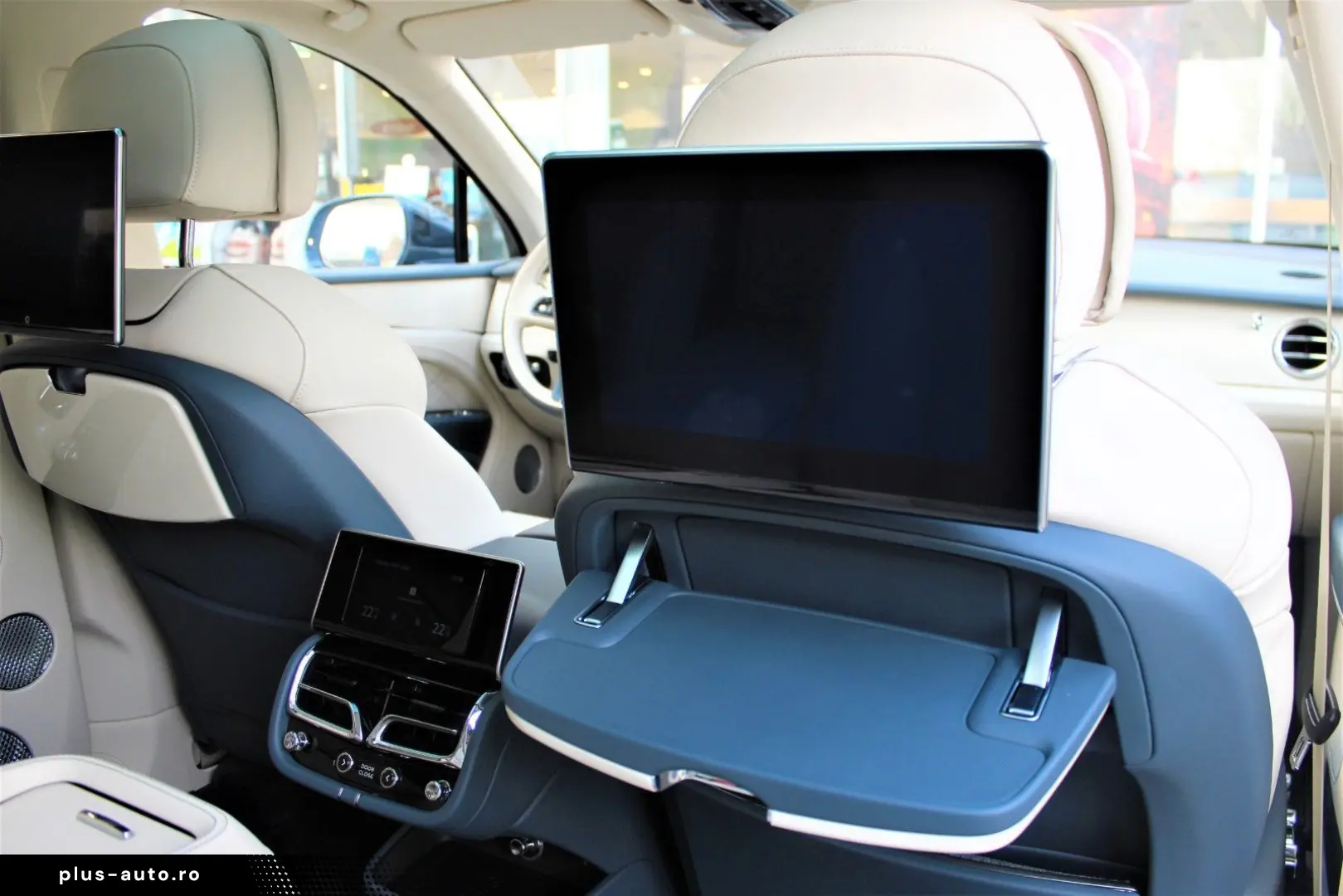BENTLEY Bentayga 4.0 V8 EWB Azure 4WD FIRST PANO TV WEBA