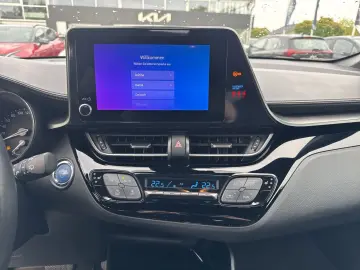 TOYOTA C-HR Hybrid Team D Navi LED Apple CarPlay Androi