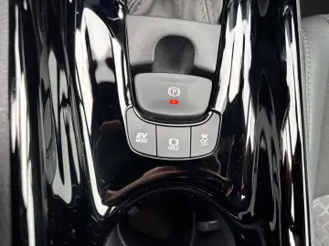 TOYOTA C-HR Hybrid Team D Navi LED Apple CarPlay Androi