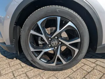 TOYOTA C-HR 2.0-l-VVTi Hybrid Team Deutschland  AHK
