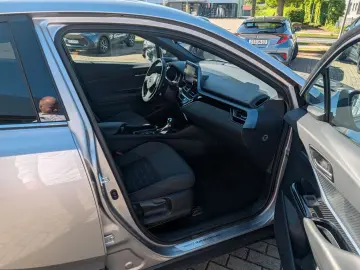 TOYOTA C-HR 2.0-l-VVTi Hybrid Team Deutschland  AHK