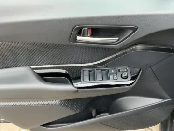 TOYOTA C-HR 2.0 HSD 4x2 TEAM D Bi-LED NAVI RFK GRA SHZ