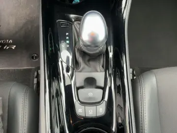 TOYOTA C-HR 2.0 HSD 4x2 TEAM D Bi-LED NAVI RFK GRA SHZ