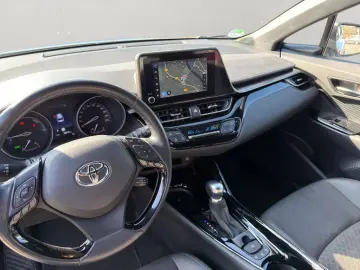 TOYOTA C-HR Hybrid Team D   Navi Plus