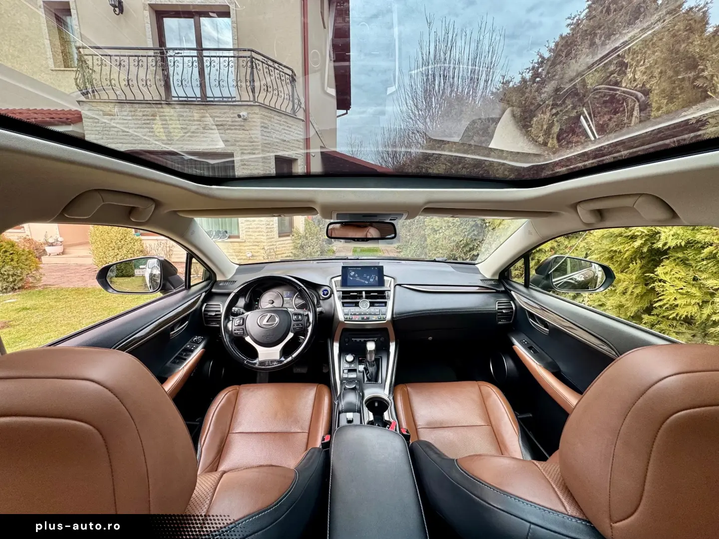 Lexus Seria NX 300h E-FOUR Luxury Line
