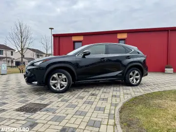 Lexus Seria NX 300h E-FOUR Luxury Line