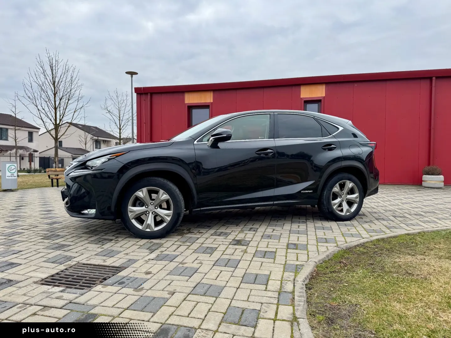 Lexus Seria NX 300h E-FOUR Luxury Line