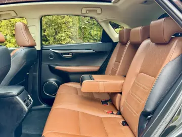 Lexus Seria NX 300h E-FOUR Luxury Line