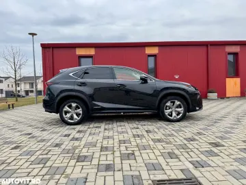 Lexus Seria NX 300h E-FOUR Luxury Line