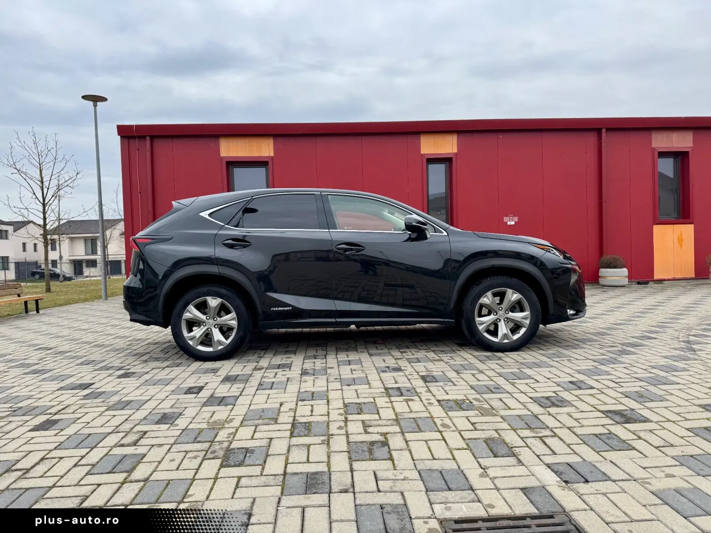 Lexus Seria NX 300h E-FOUR Luxury Line
