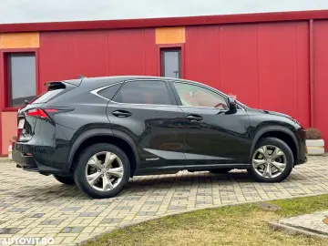 Lexus Seria NX 300h E-FOUR Luxury Line