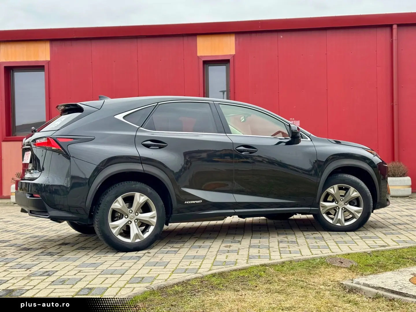 Lexus Seria NX 300h E-FOUR Luxury Line