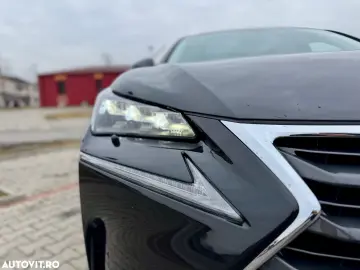 Lexus Seria NX 300h E-FOUR Luxury Line