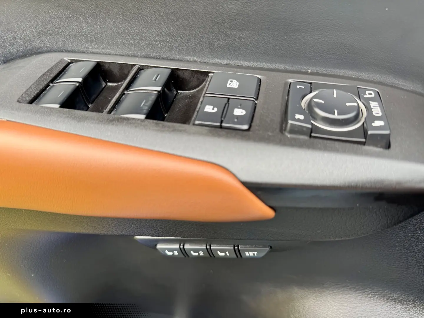 Lexus Seria NX 300h E-FOUR Luxury Line