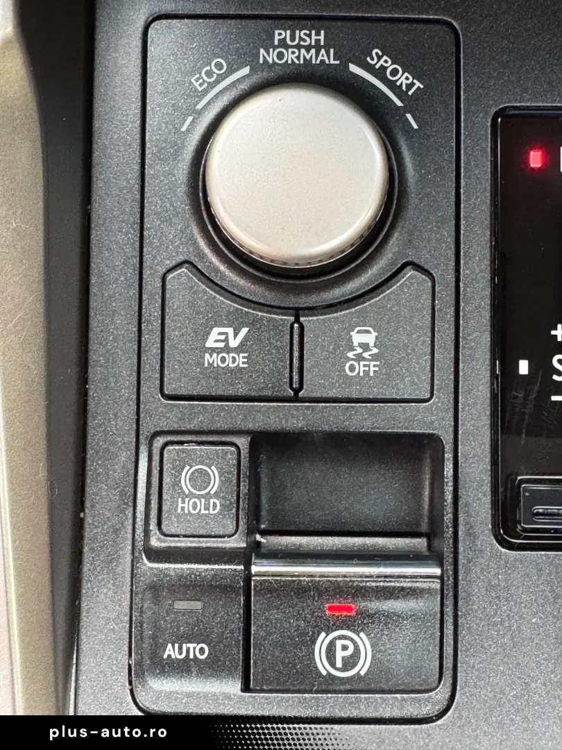 Lexus Seria NX 300h E-FOUR Luxury Line