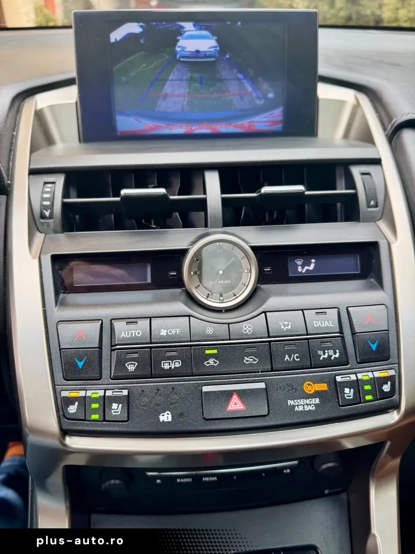 Lexus Seria NX 300h E-FOUR Luxury Line
