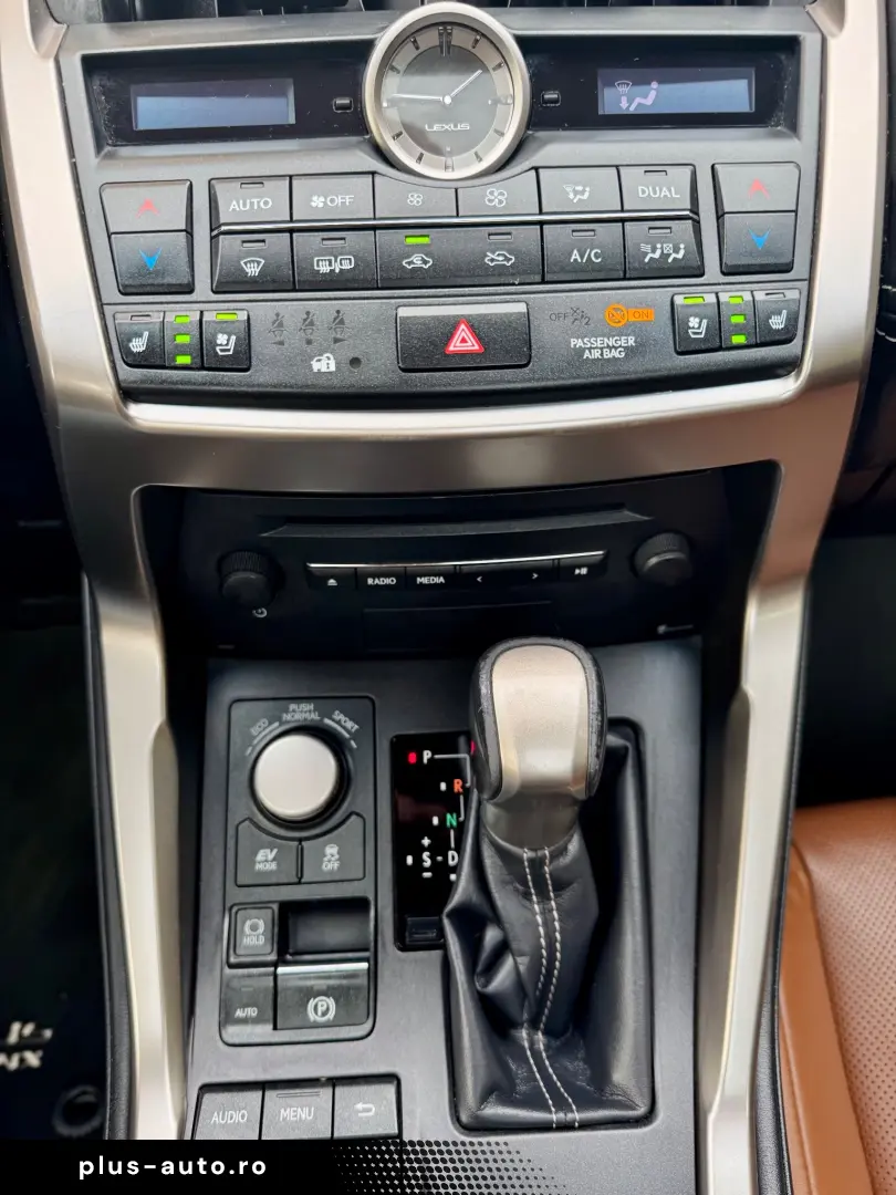 Lexus Seria NX 300h E-FOUR Luxury Line
