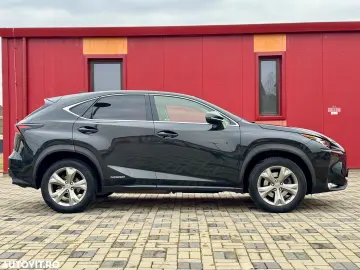 Lexus Seria NX 300h E-FOUR Luxury Line