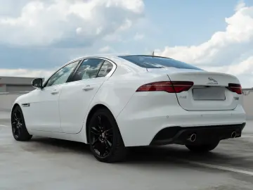 Jaguar XE - Aut - Benzina - 71k km - istoric full - garantie