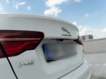 Jaguar XE - Aut - Benzina - 71k km - istoric full - garantie
