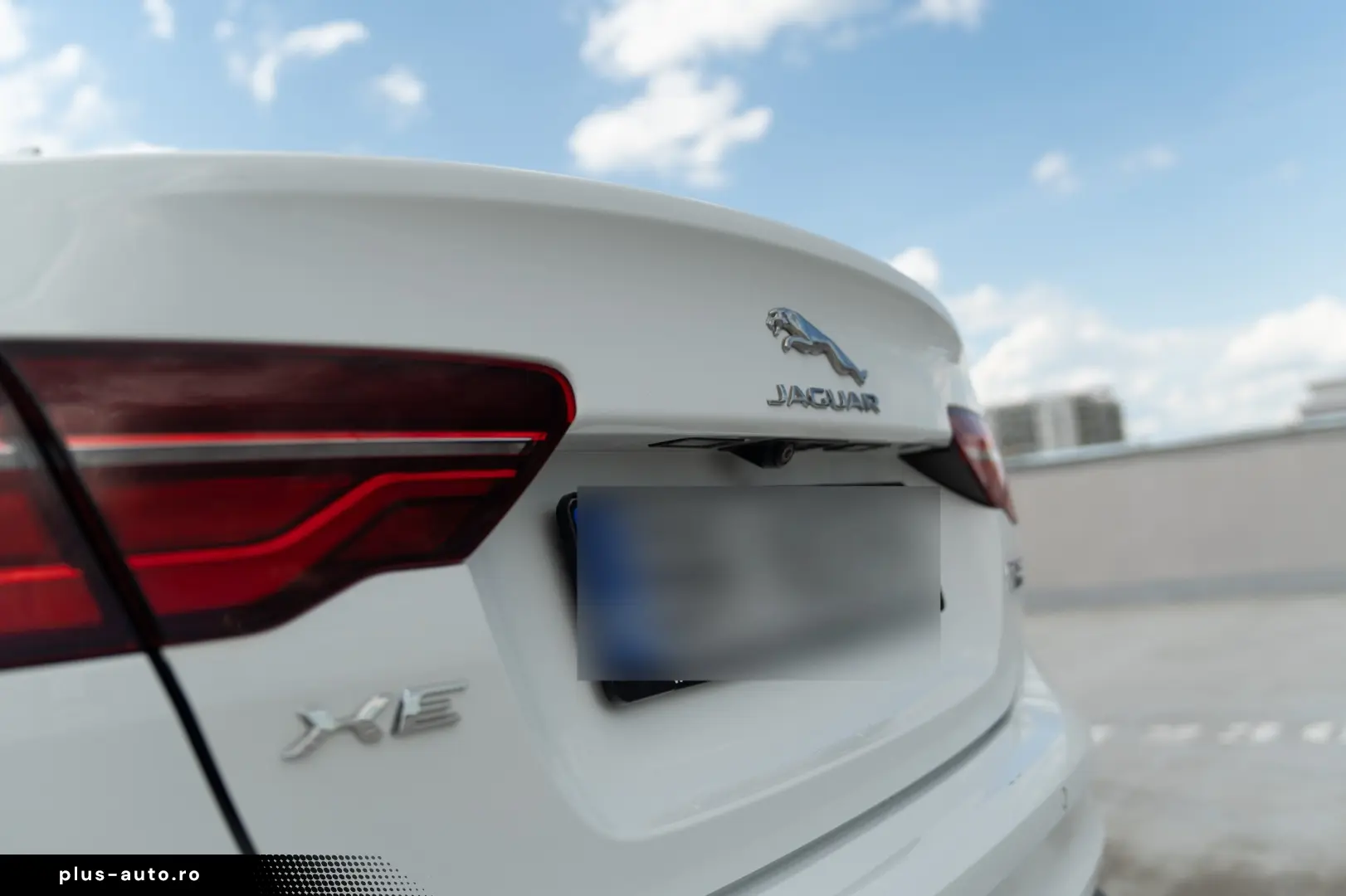 Jaguar XE - Aut - Benzina - 71k km - istoric full - garantie