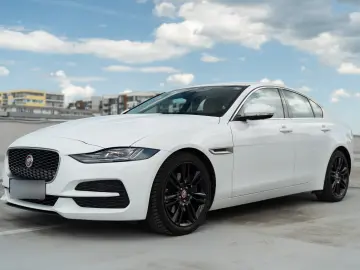 Jaguar XE - Aut - Benzina - 71k km - istoric full - garantie