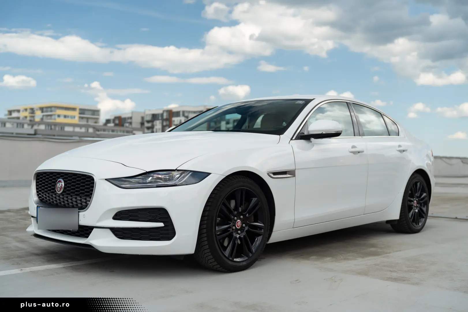 Jaguar XE - Aut - Benzina - 71k km - istoric full - garantie