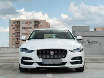 Jaguar XE - Aut - Benzina - 71k km - istoric full - garantie
