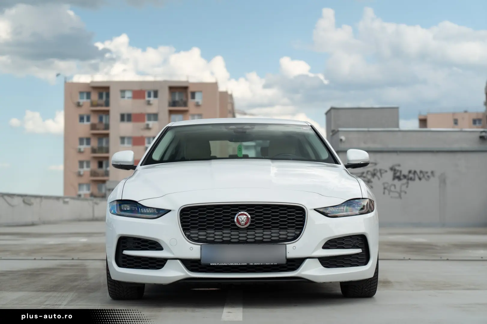 Jaguar XE - Aut - Benzina - 71k km - istoric full - garantie