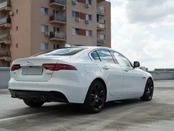 Jaguar XE - Aut - Benzina - 71k km - istoric full - garantie