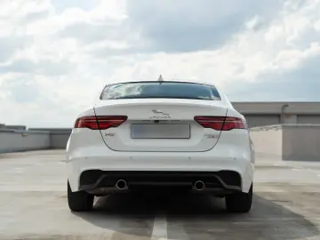 Jaguar XE - Aut - Benzina - 71k km - istoric full - garantie