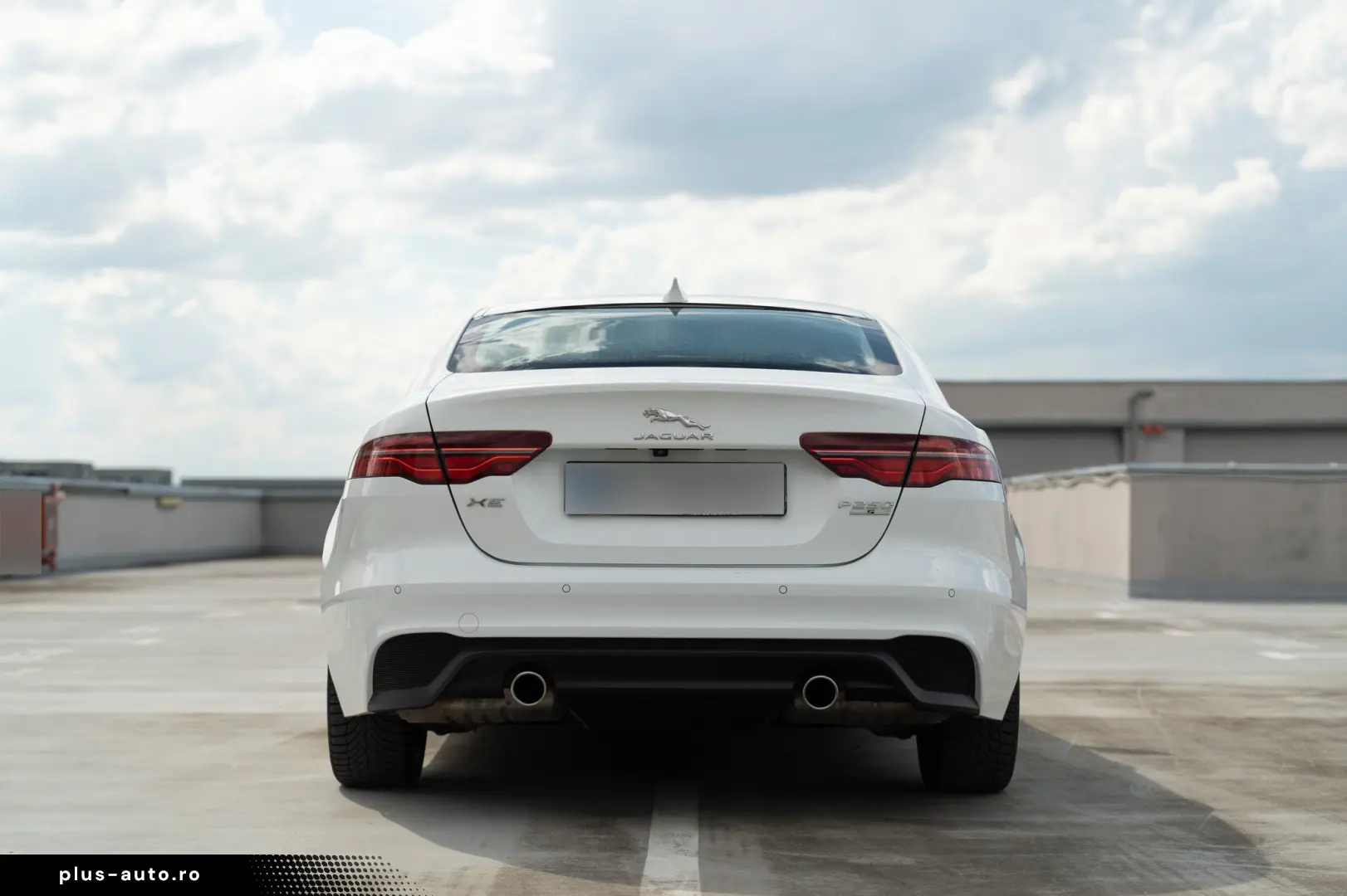 Jaguar XE - Aut - Benzina - 71k km - istoric full - garantie