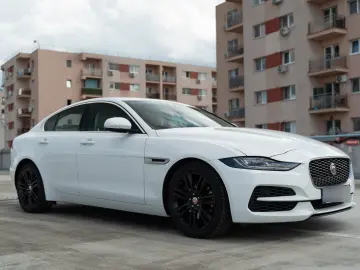 Jaguar XE - Aut - Benzina - 71k km - istoric full - garantie