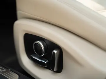Jaguar XE - Aut - Benzina - 71k km - istoric full - garantie