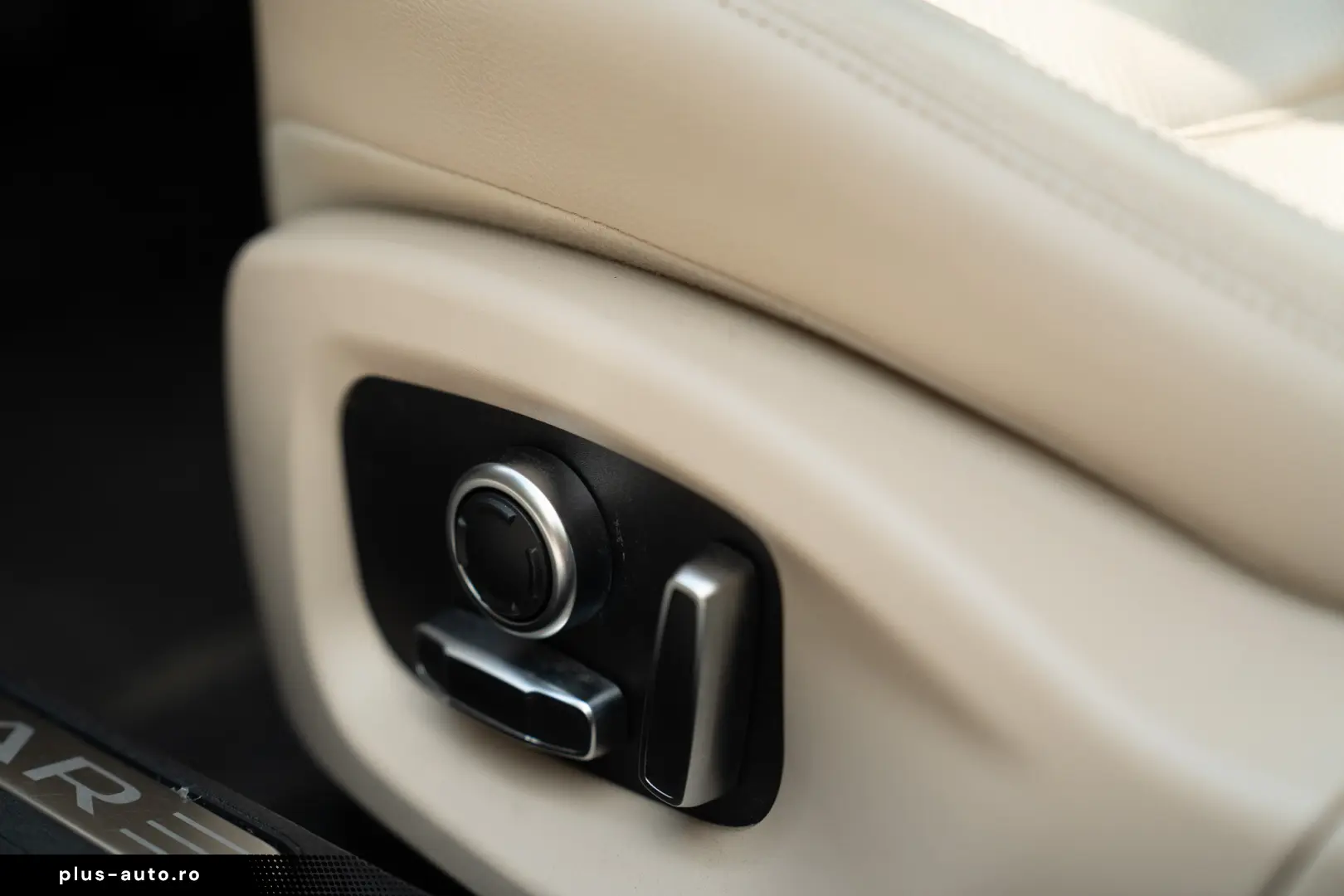 Jaguar XE - Aut - Benzina - 71k km - istoric full - garantie