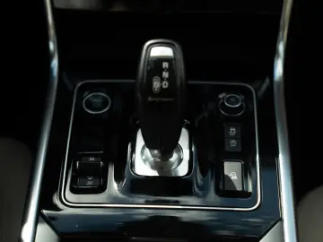 Jaguar XE - Aut - Benzina - 71k km - istoric full - garantie